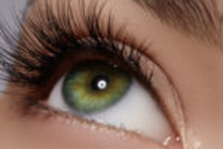How to Safely Remove Eyelash Extensions 
